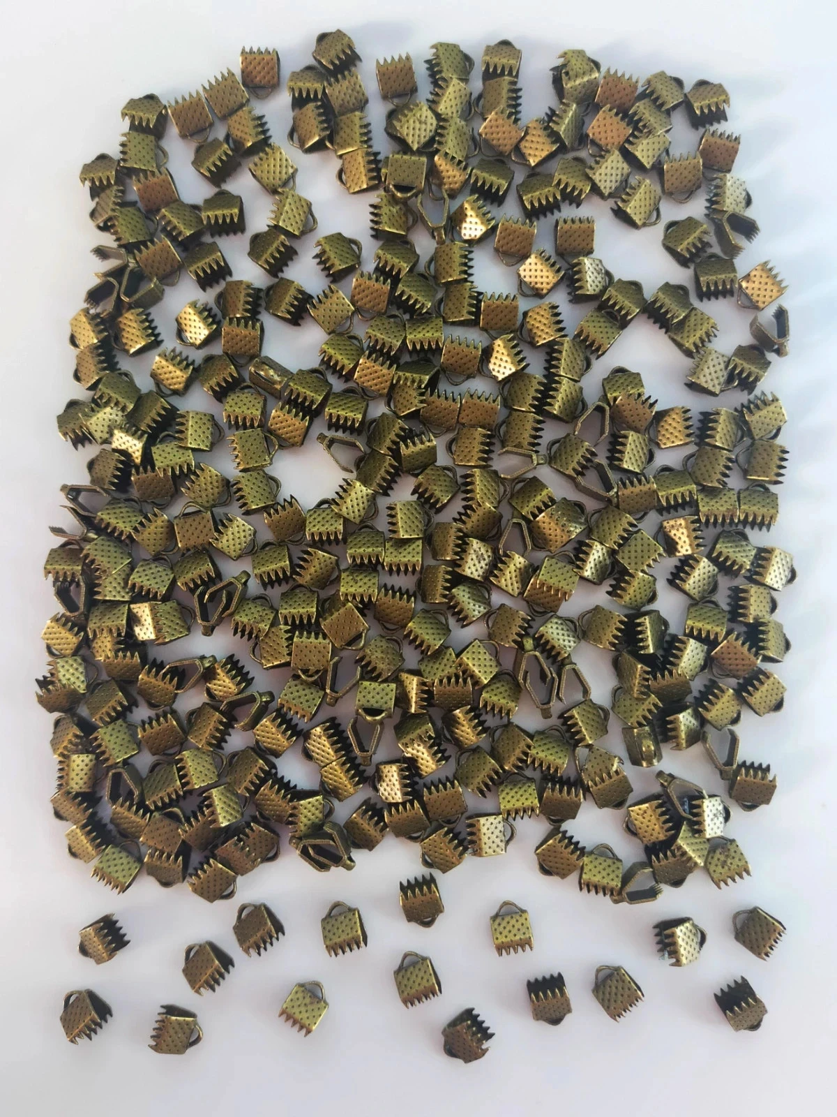 300 petites griffes pinces à ruban 6mm bronze lot n°6588